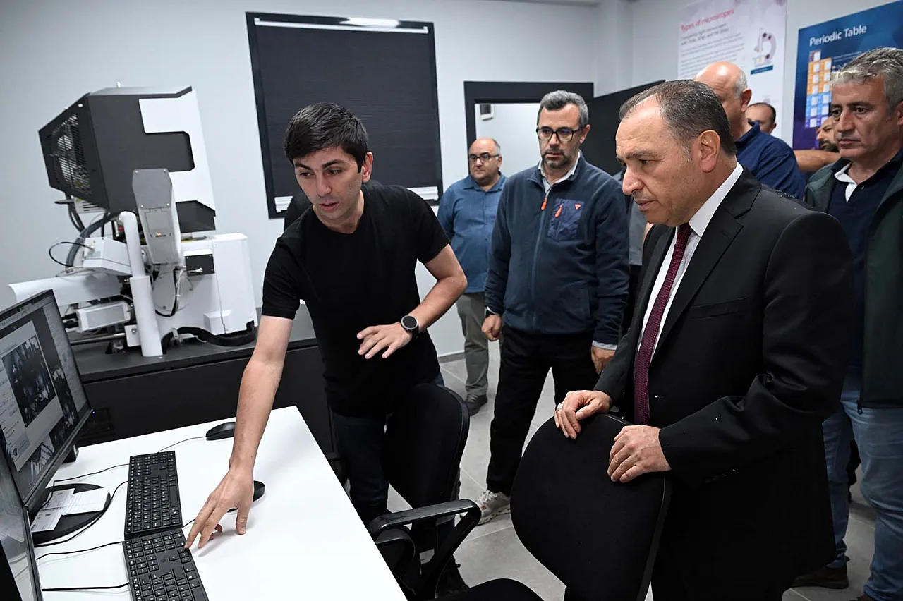 AKÜ''de Artık FE-SEM Kullanılıyor