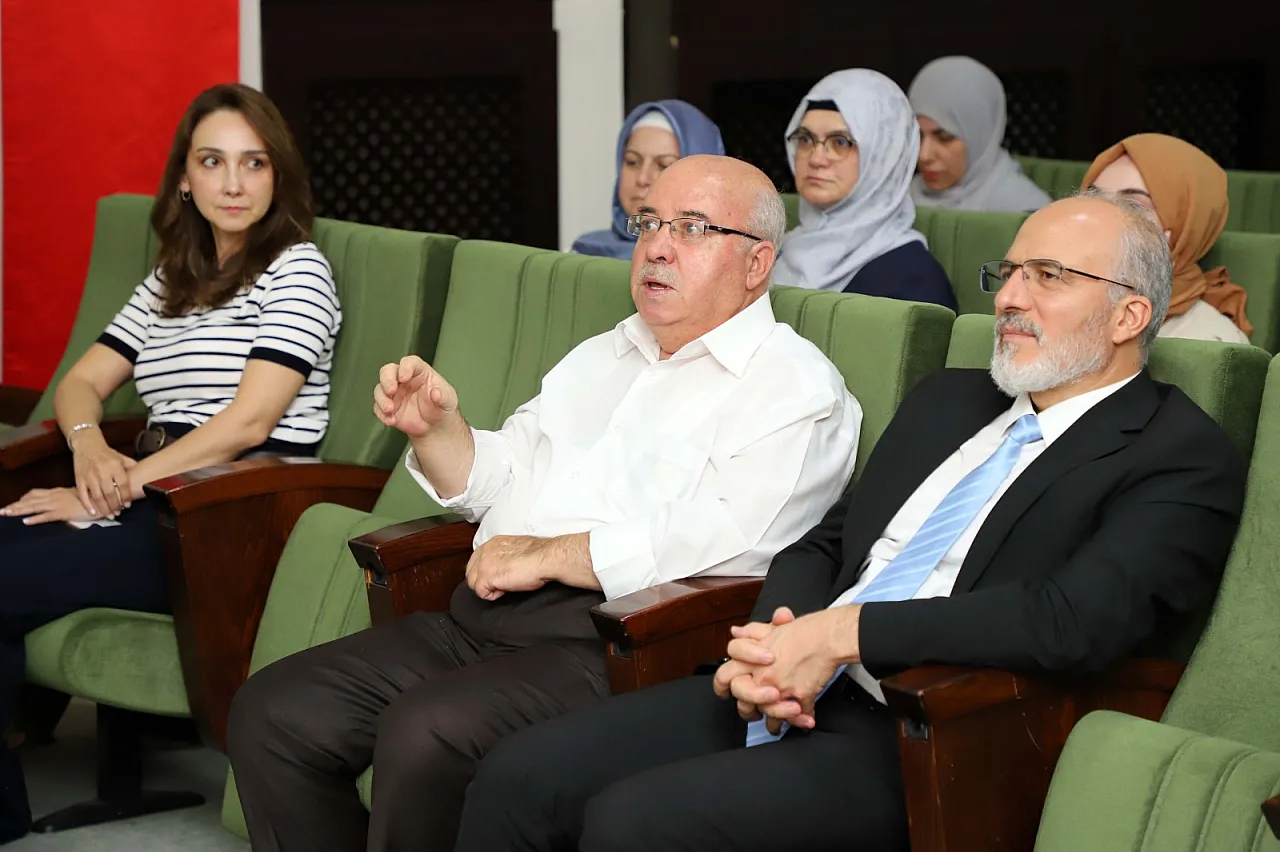 AKÜ'de Gazze Söyleşisi: Öğretmenler, Okullar, Öğrenciler Hedef Alınıyor