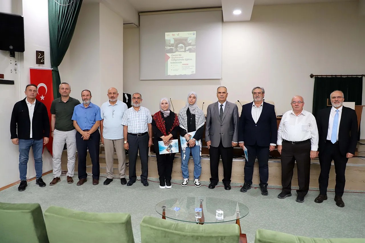AKÜ'de Gazze Söyleşisi: Öğretmenler, Okullar, Öğrenciler Hedef Alınıyor