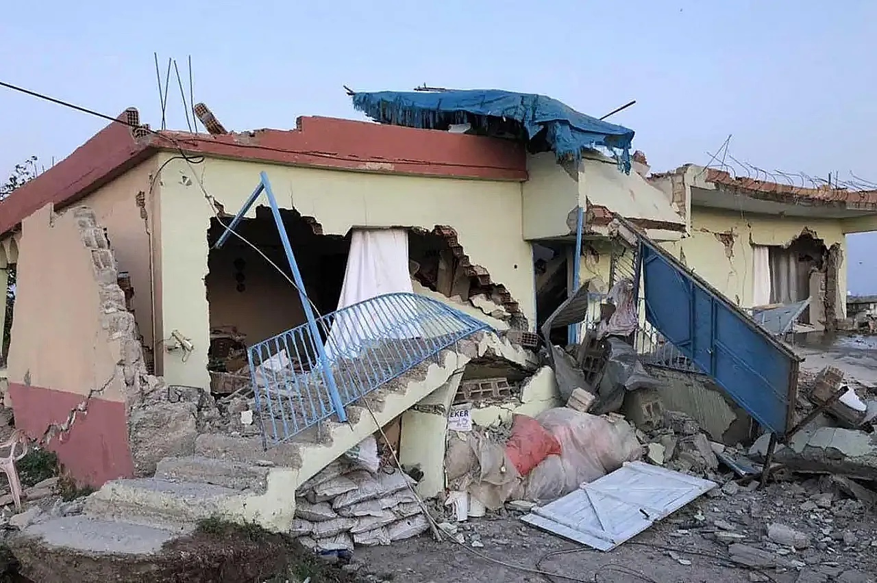 Dinar Depremi'nin 31. Yılında Çarpıcı Uyarı: Fayın 42 Kilometresi Hâlâ Kırılmadı!