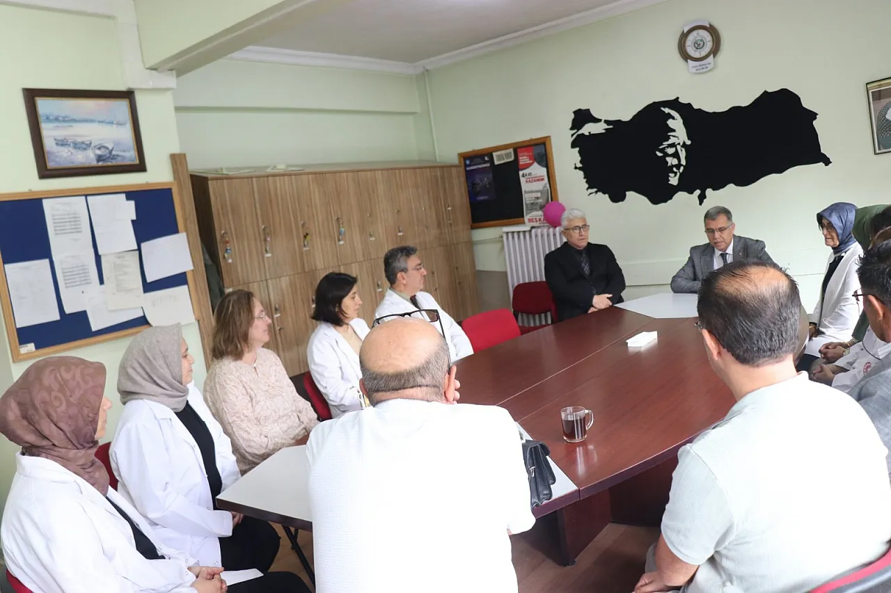 İl Milli Eğitim Müdürü Altınkaynak Sınıfa Girdi: Öğrencilerle Birlikte Ders İşledi