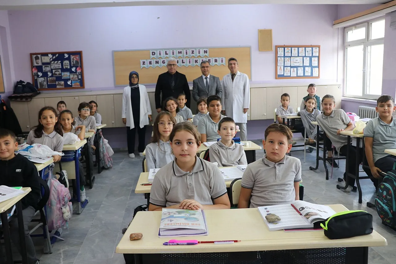 İl Milli Eğitim Müdürü Altınkaynak Sınıfa Girdi: Öğrencilerle Birlikte Ders İşledi