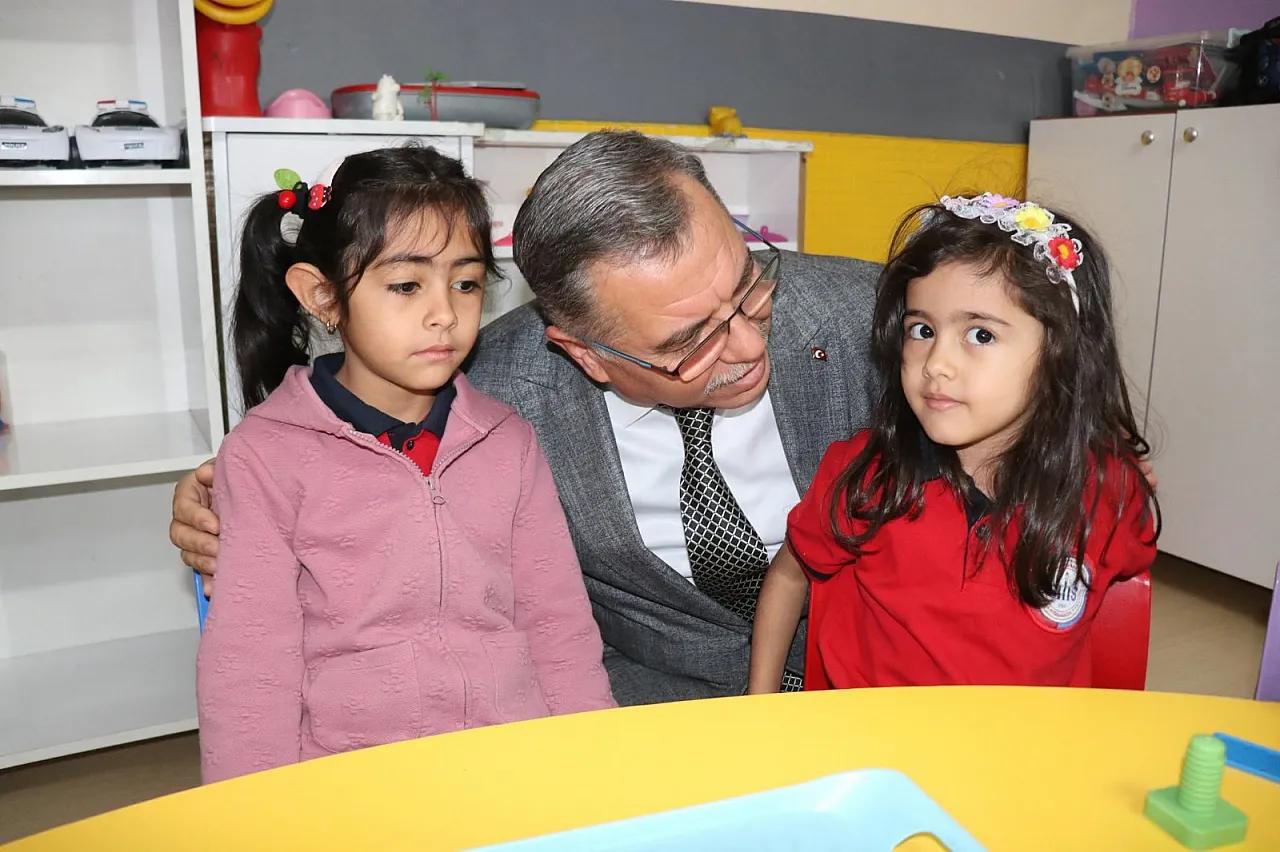 İl Müdürü Kapıyı Çaldı Sınıfa Girdi: Öğrencilerle Böyle Buluştu