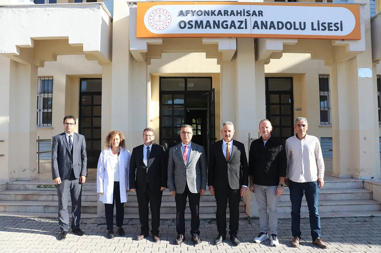Müdür Altınkaynak Derse Girdi! Öğrencilerle Birlikte Spor Yaptı