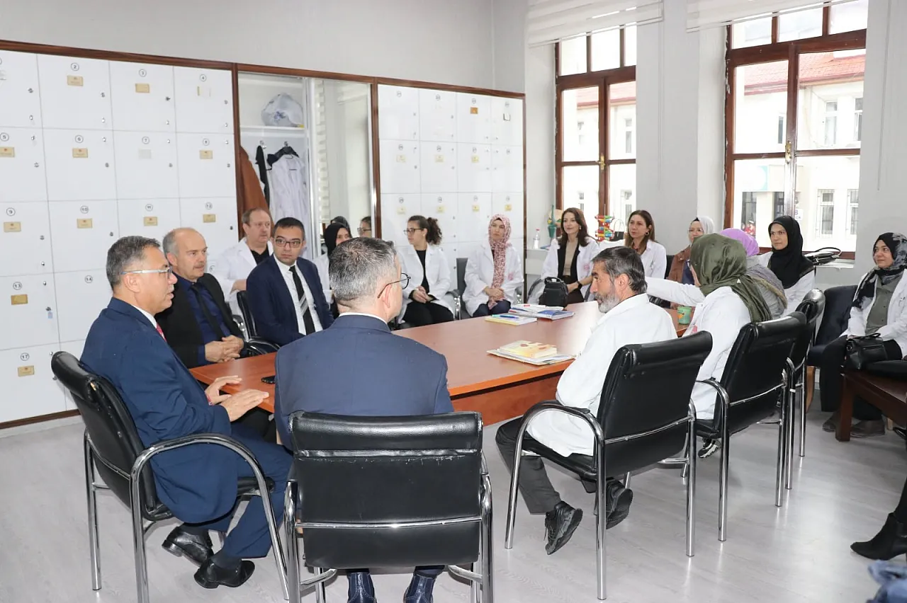 Afyonkarahisar'da Okul Sıralarında Samimi Buluşma