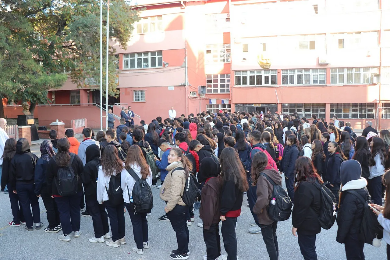 Afyonkarahisar'da Okullara Yakın Takip!