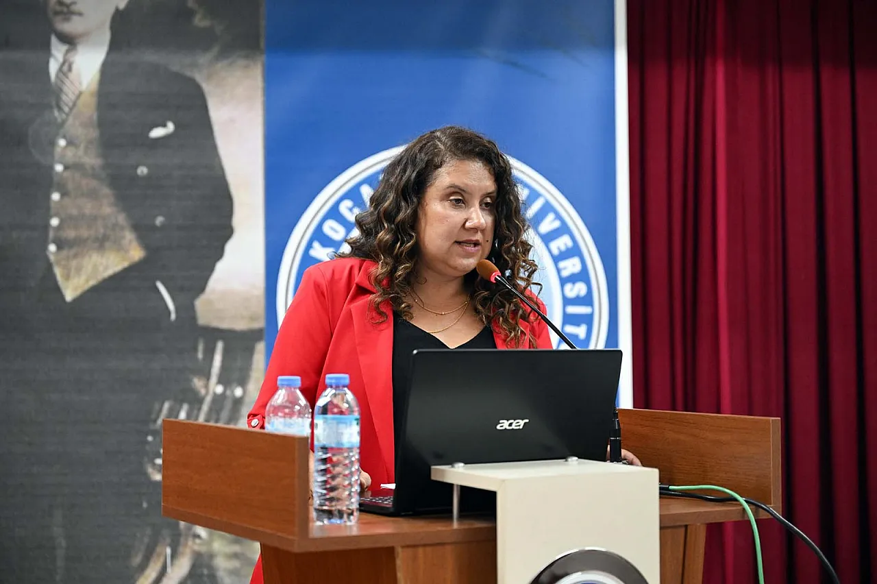 AKÜ'de Cumhuriyet Konferansı: Saraydan Cumhuriyete Egemenlik Dönüşümü