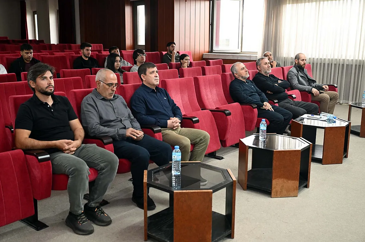 AKÜ'de Cumhuriyet Konferansı: Saraydan Cumhuriyete Egemenlik Dönüşümü