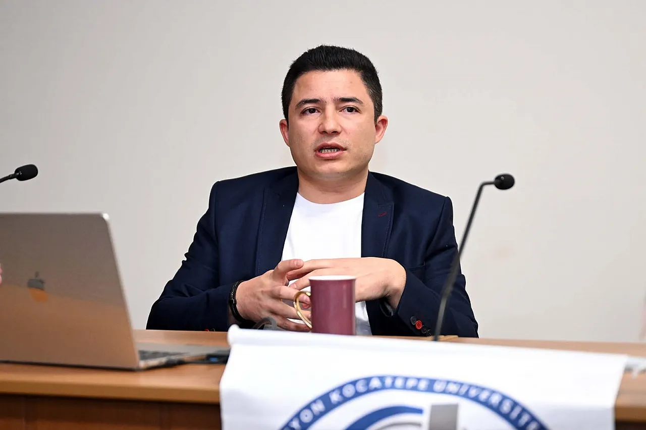 AKÜ Mezunundan Geleceğin Kamu Görevlilerine Rehber Etkinlik
