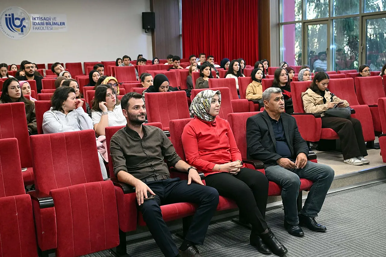 AKÜ Mezunundan Geleceğin Kamu Görevlilerine Rehber Etkinlik