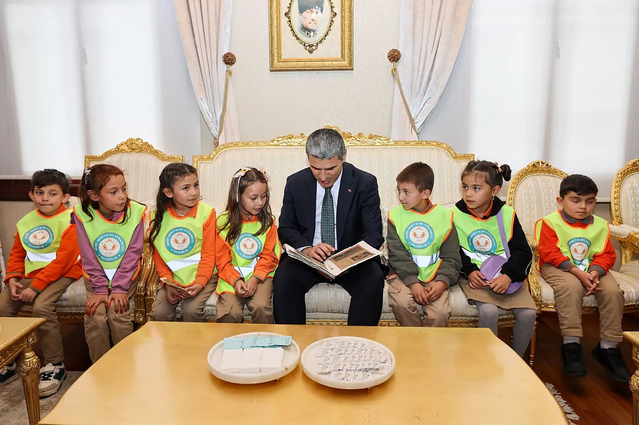 Atık Kâğıtlar Hayat Buldu, Minikler Afyonkarahisar'ı Kitaplaştırdı!