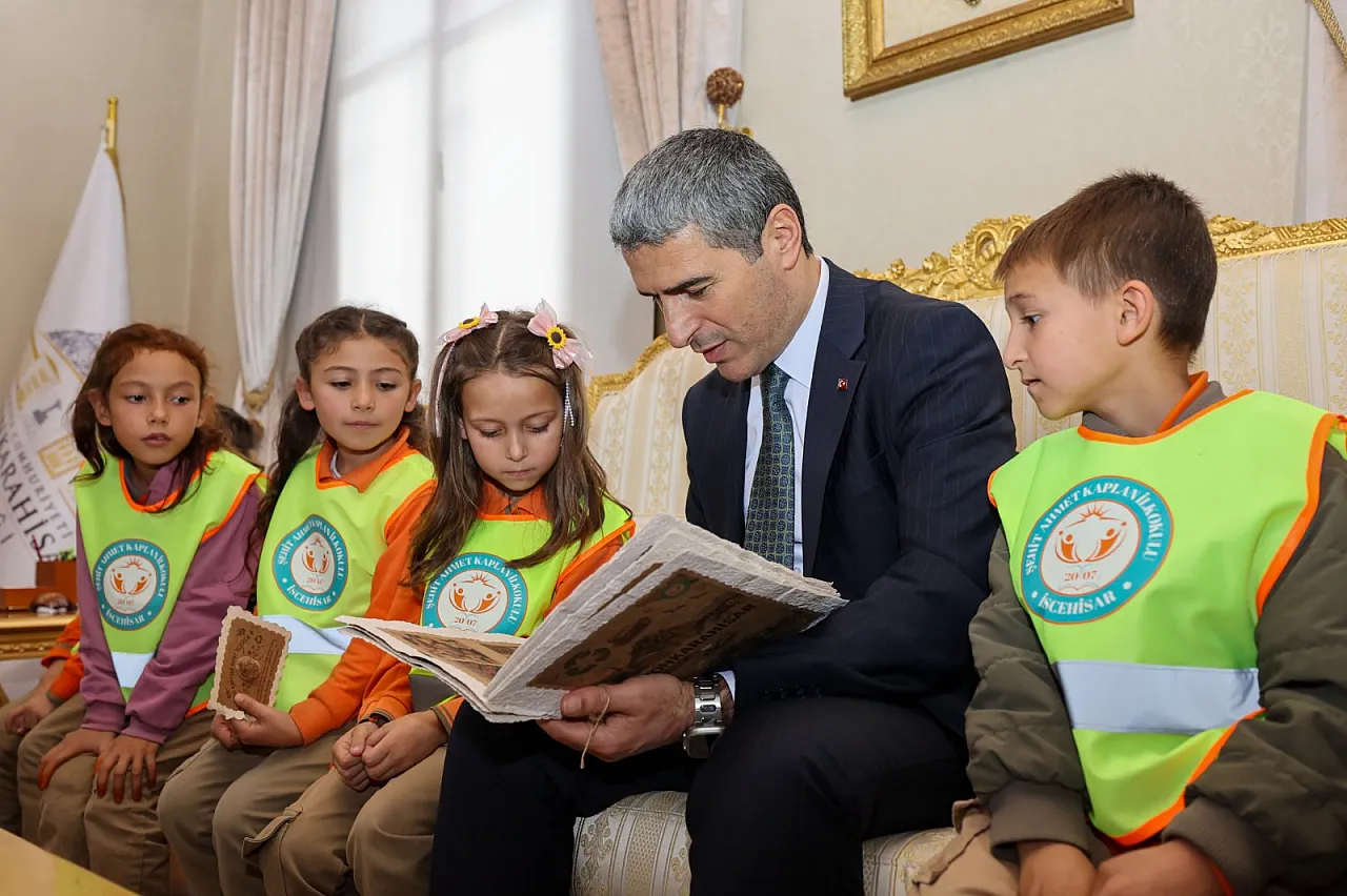 Atık Kâğıtlar Hayat Buldu, Minikler Afyonkarahisar'ı Kitaplaştırdı!