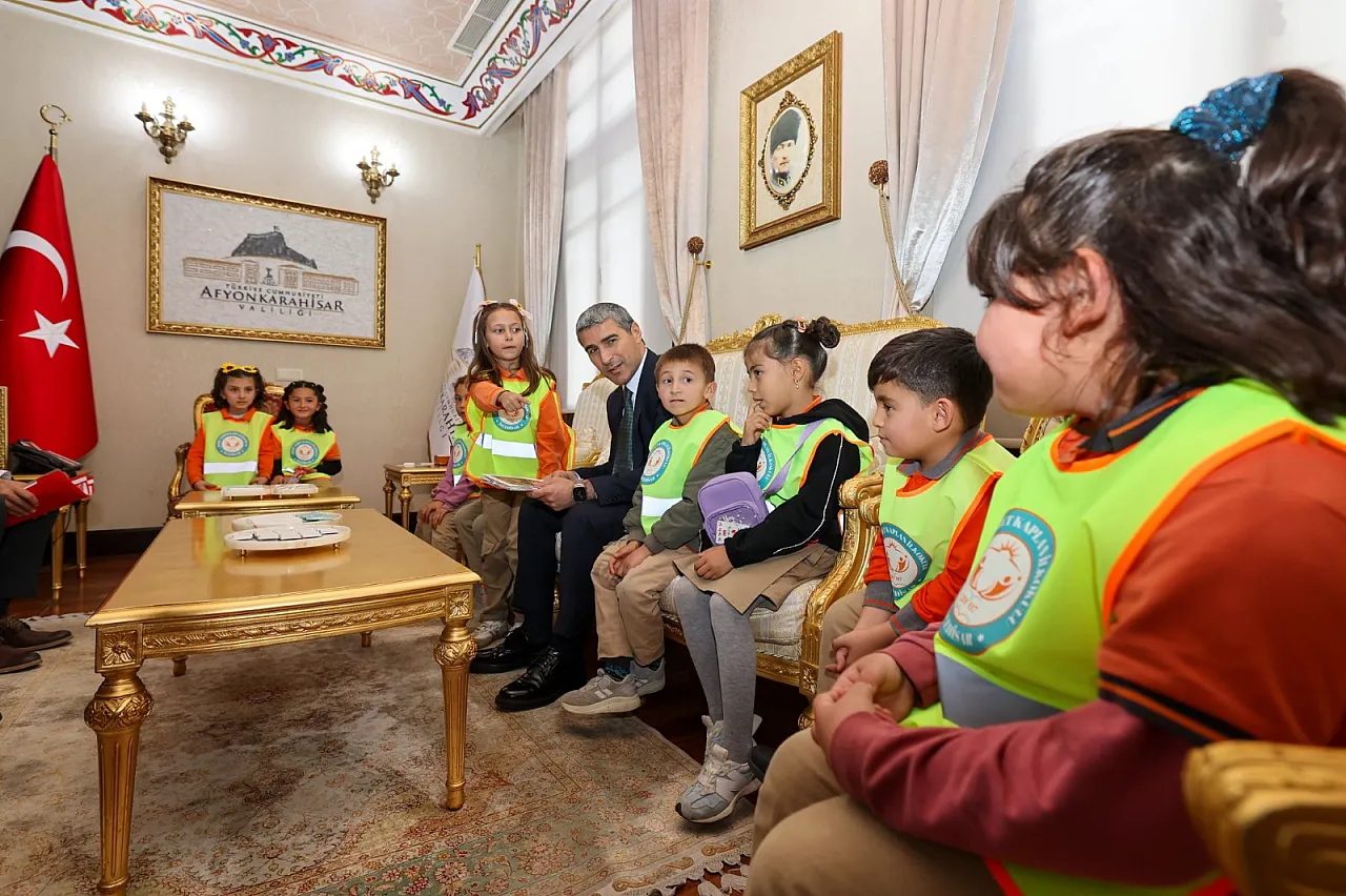 Atık Kâğıtlar Hayat Buldu, Minikler Afyonkarahisar'ı Kitaplaştırdı!
