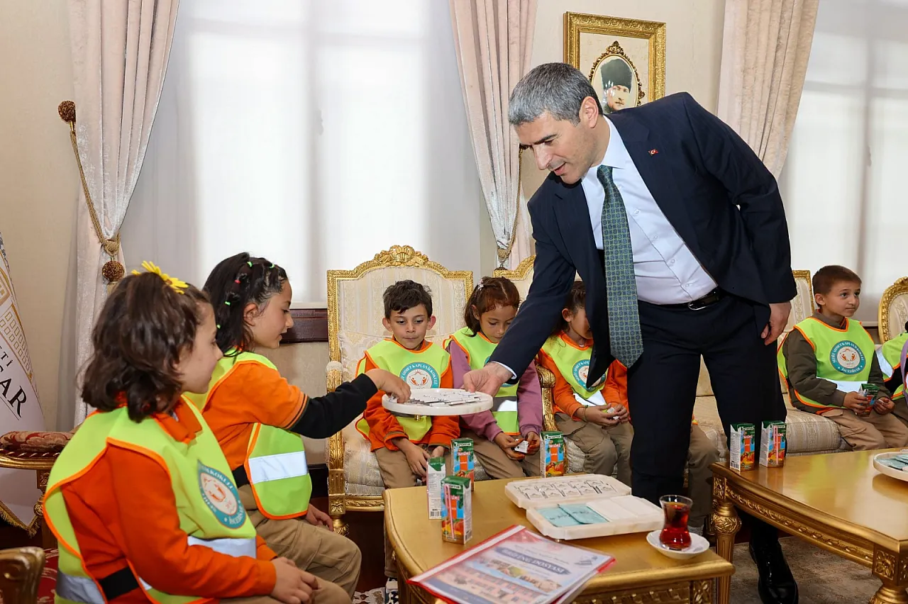Atık Kâğıtlar Hayat Buldu, Minikler Afyonkarahisar'ı Kitaplaştırdı!