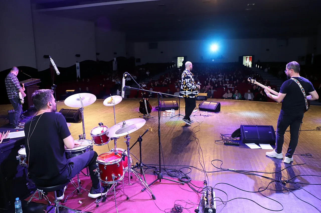 İsmini İktisattan Alan Grup, Öğrencileri Coşturdu