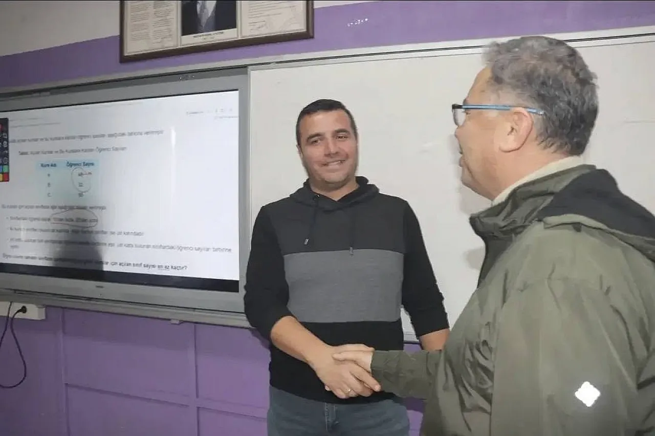 Öğrenciler Ders Başındaydı, İl Müdürü Sınıfa Girdi!