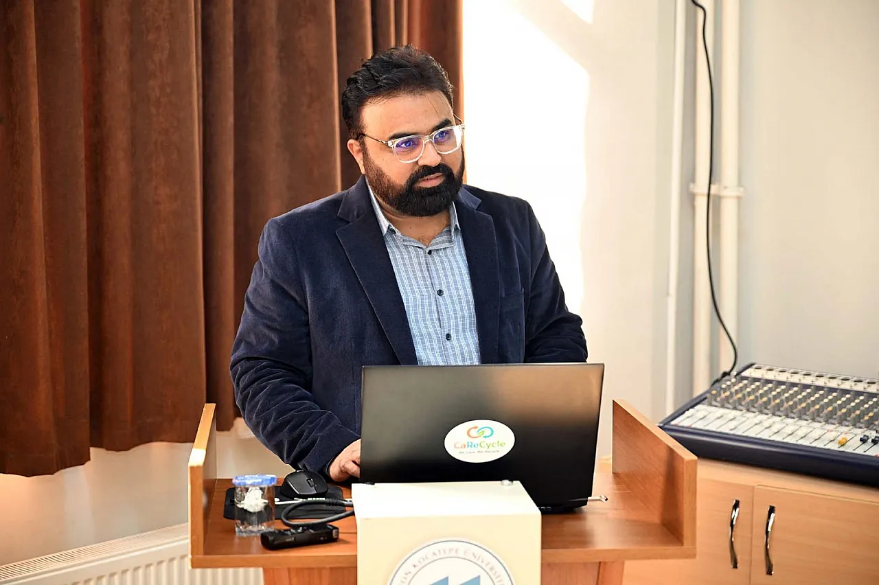Pakistanlı Bilim İnsanı Hussain, AKÜ'de Seminer Verdi
