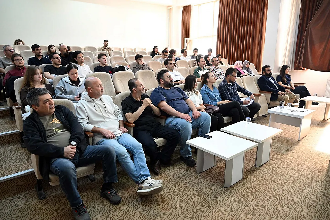 Pakistanlı Bilim İnsanı Hussain, AKÜ'de Seminer Verdi