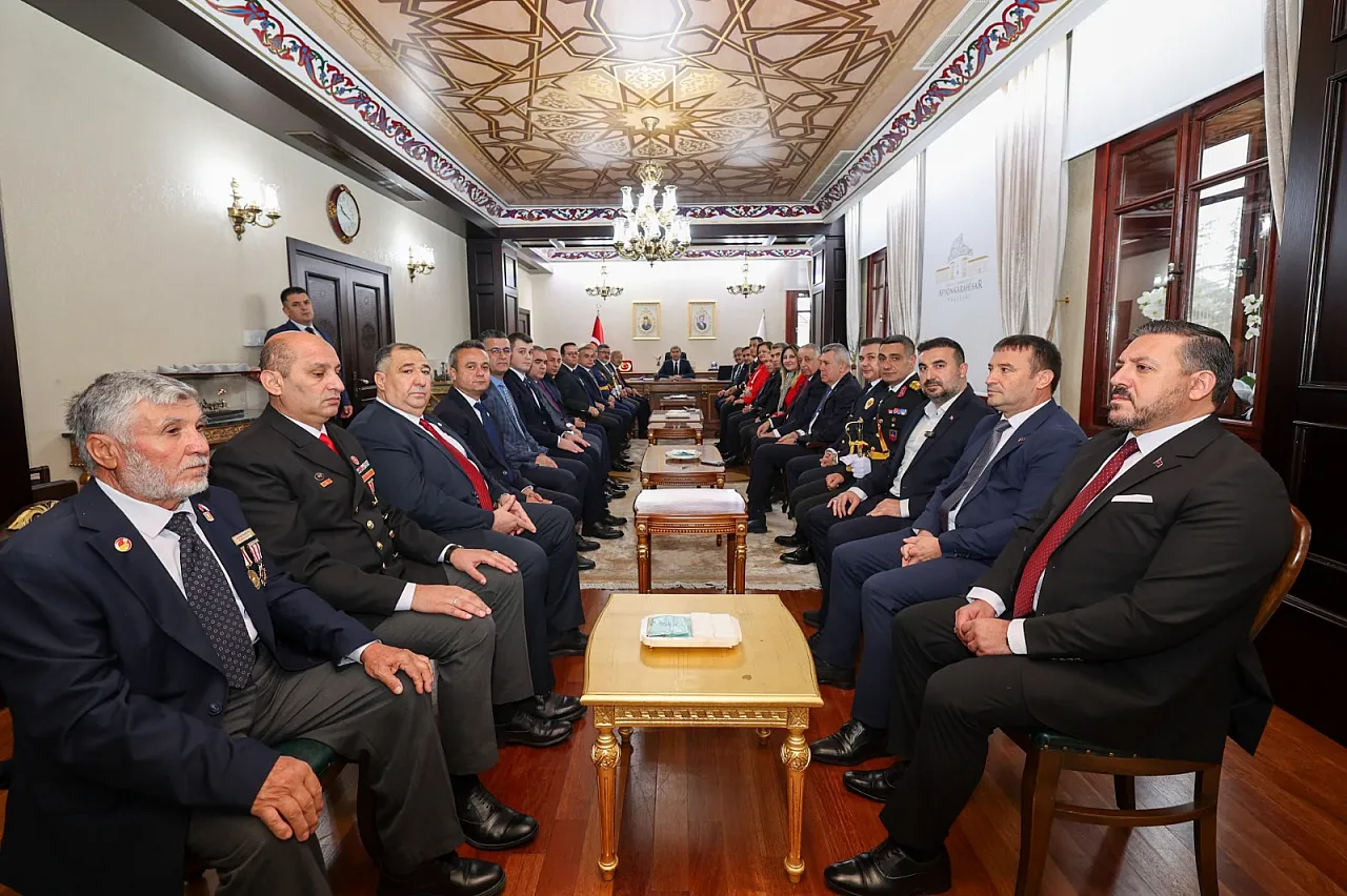 Zaferin Şehrinde 103. Yıl Gururu: Vali Naci Aktaş Protokolü Makamında Ağırladı