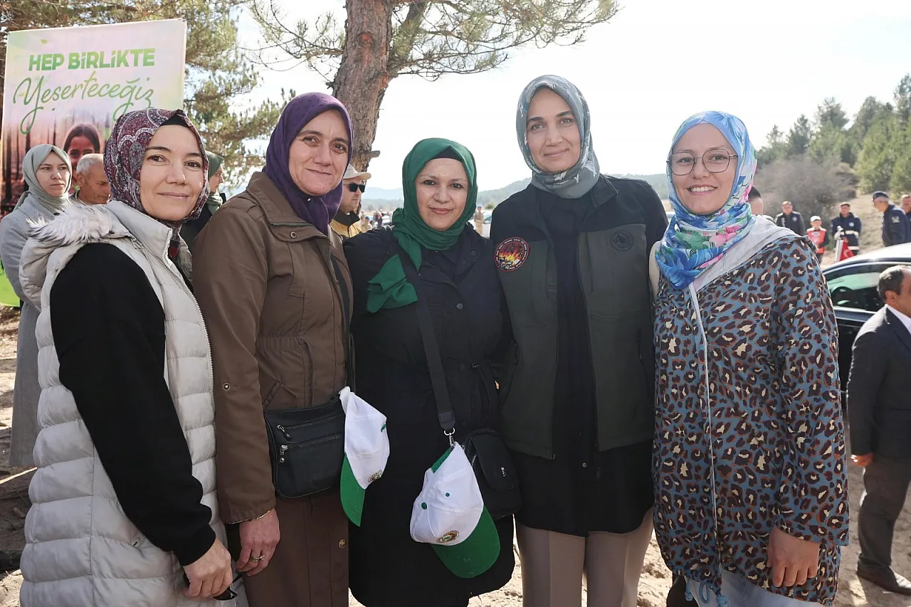 Afyon'da Yeşil Vefa: 198 Bin Fidan Toprakla Buluştu