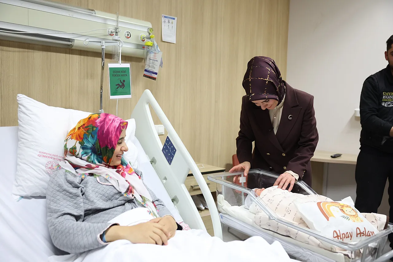 Bakan Göktaş'a Memleketinin Fidan Sertifikası Takdim Edildi