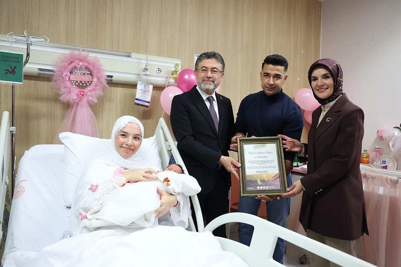 Bakan Göktaş'a Memleketinin Fidan Sertifikası Takdim Edildi