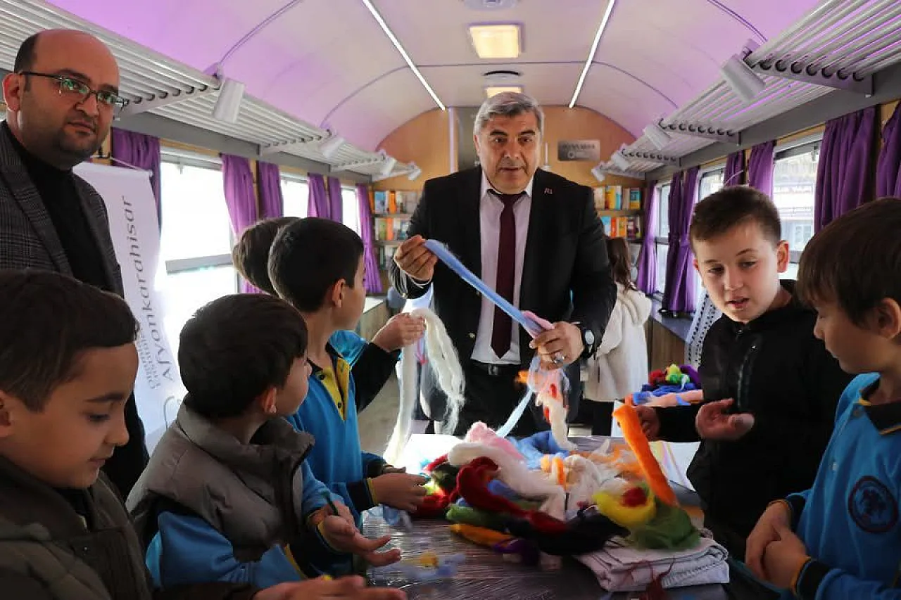 Selçuklu İlkokulu Öğrencilerinden Öğretmenlerine El Emeği Hediye