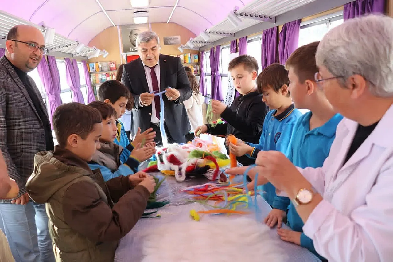 Selçuklu İlkokulu Öğrencilerinden Öğretmenlerine El Emeği Hediye