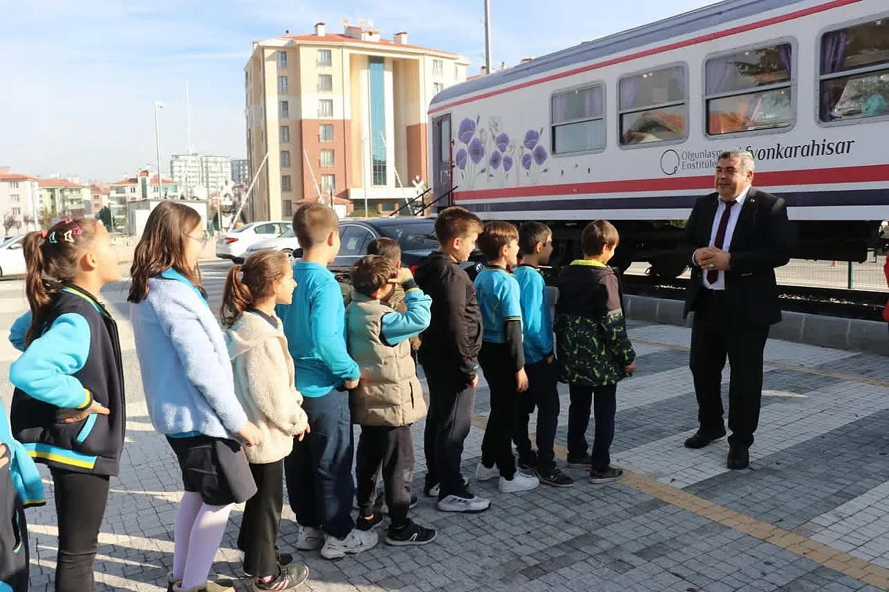 Selçuklu İlkokulu Öğrencilerinden Öğretmenlerine El Emeği Hediye