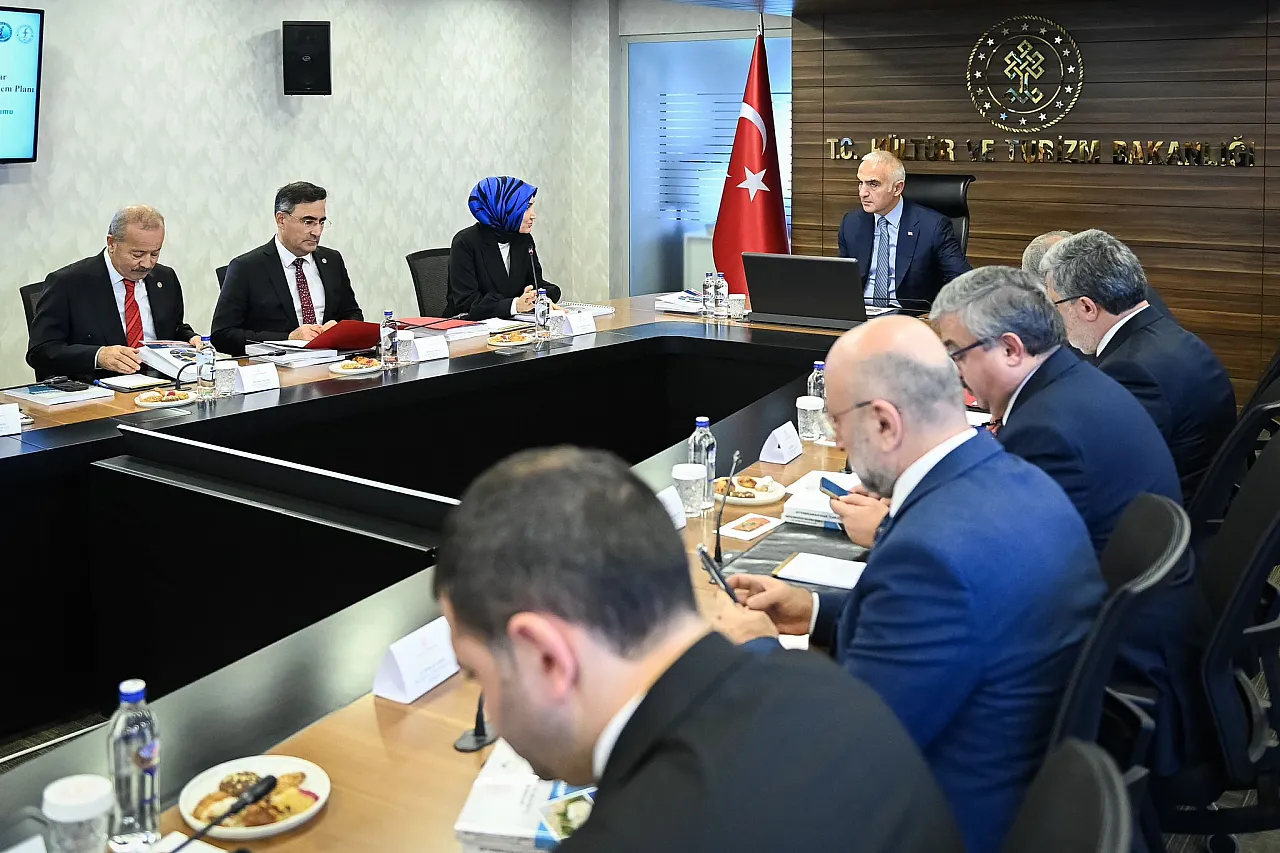 Bakan Ersoy'dan, Afyonkarahisar'a Özel İlgi