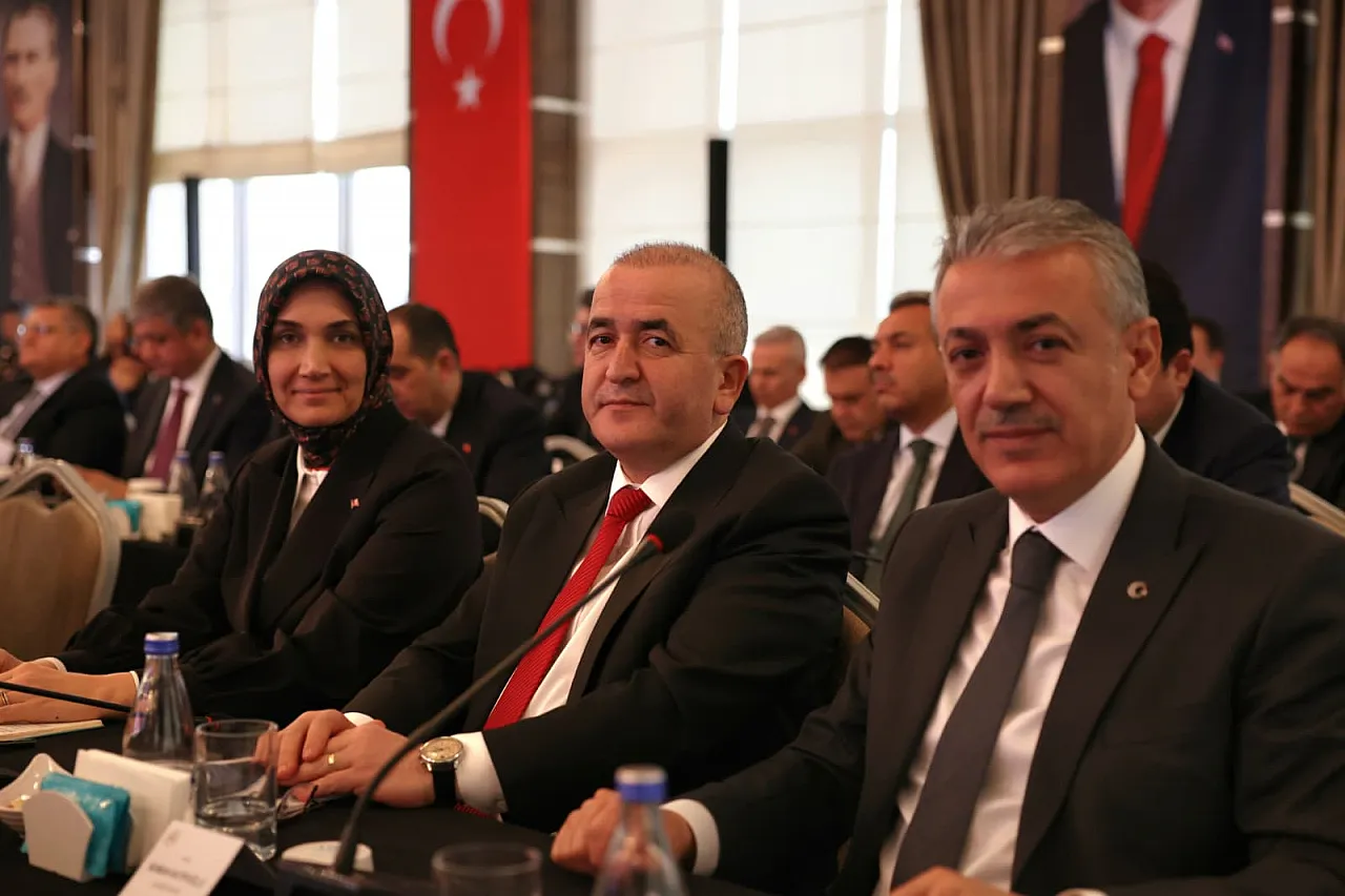 Gölbaşı'nda Dev Zirve: Vali Yiğitbaşı da Katıldı