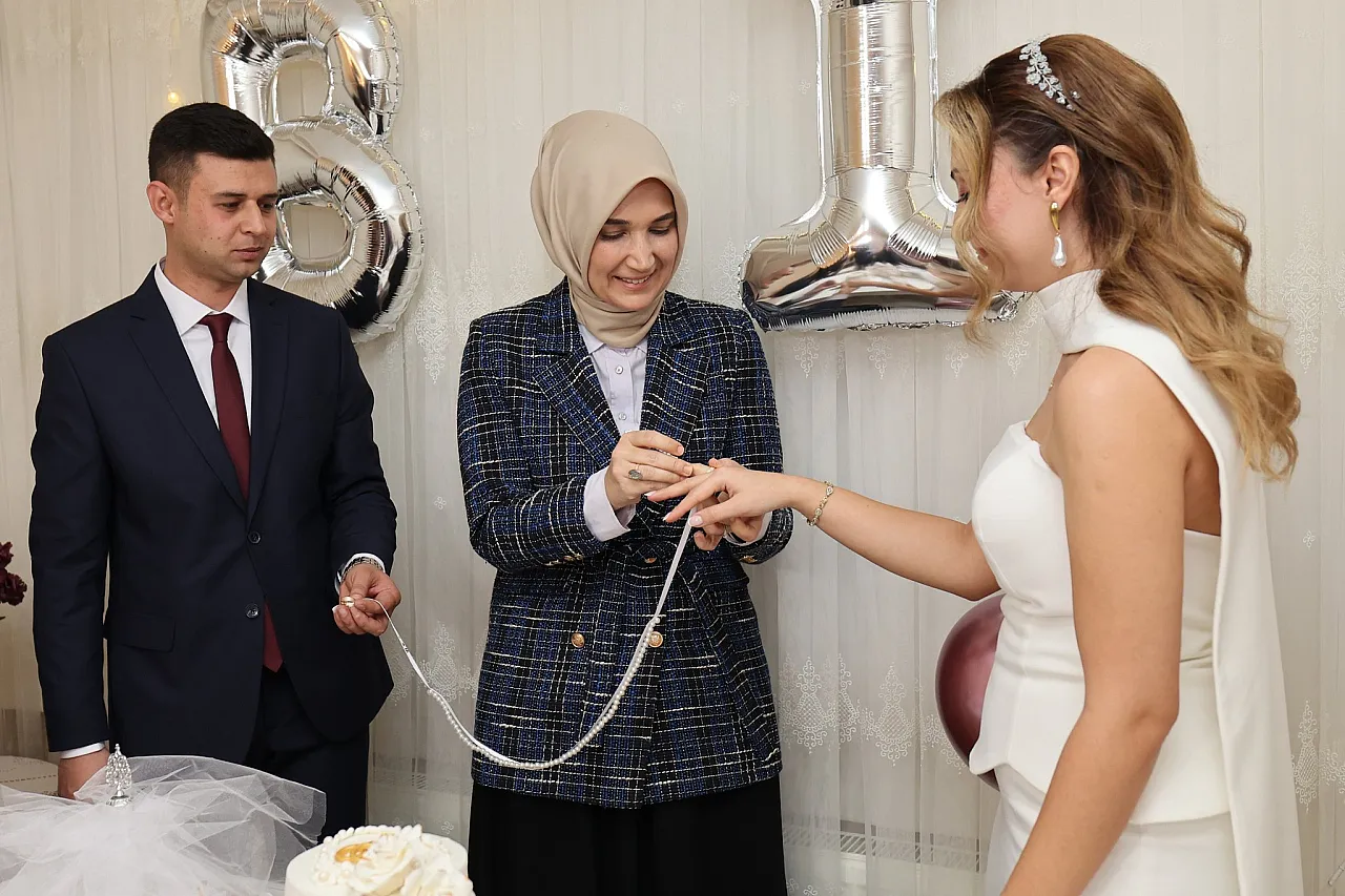 Vali Yiğitbaşı İlk Kez Kız İstedi