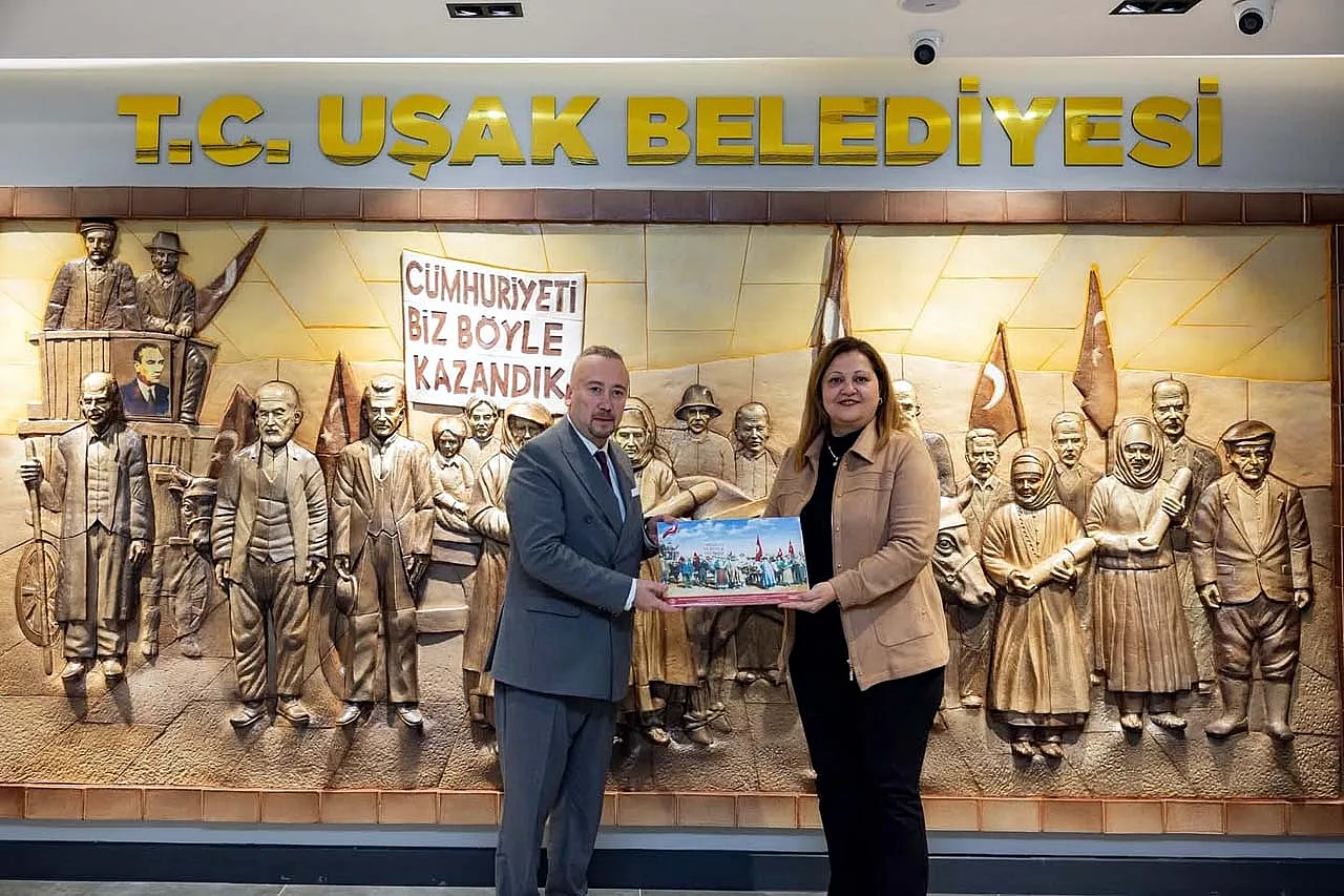 Suç kimde? Bu pozları verip, yayınlayanlarda mı? Yoksa hatırlattık diye bizde mi?