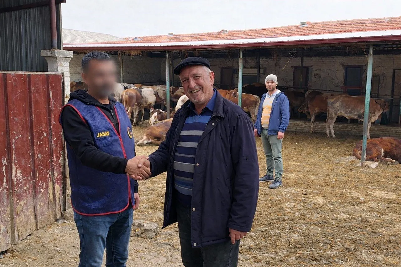 Akılalmaz Hırsızlık! Yakalandılar...