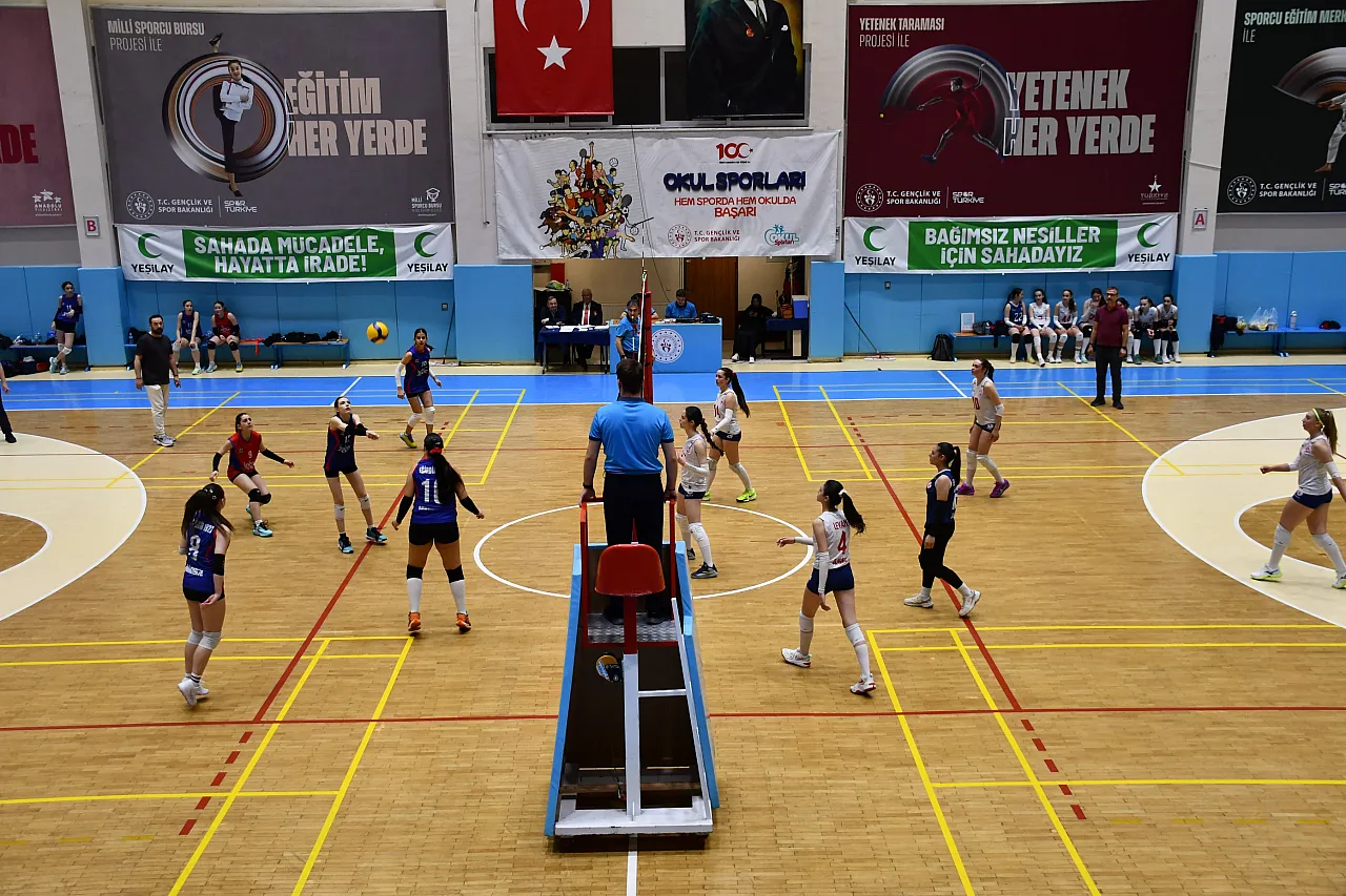 Küçük Kızlar Voleybol Kulüp Müsabakaları Başladı
