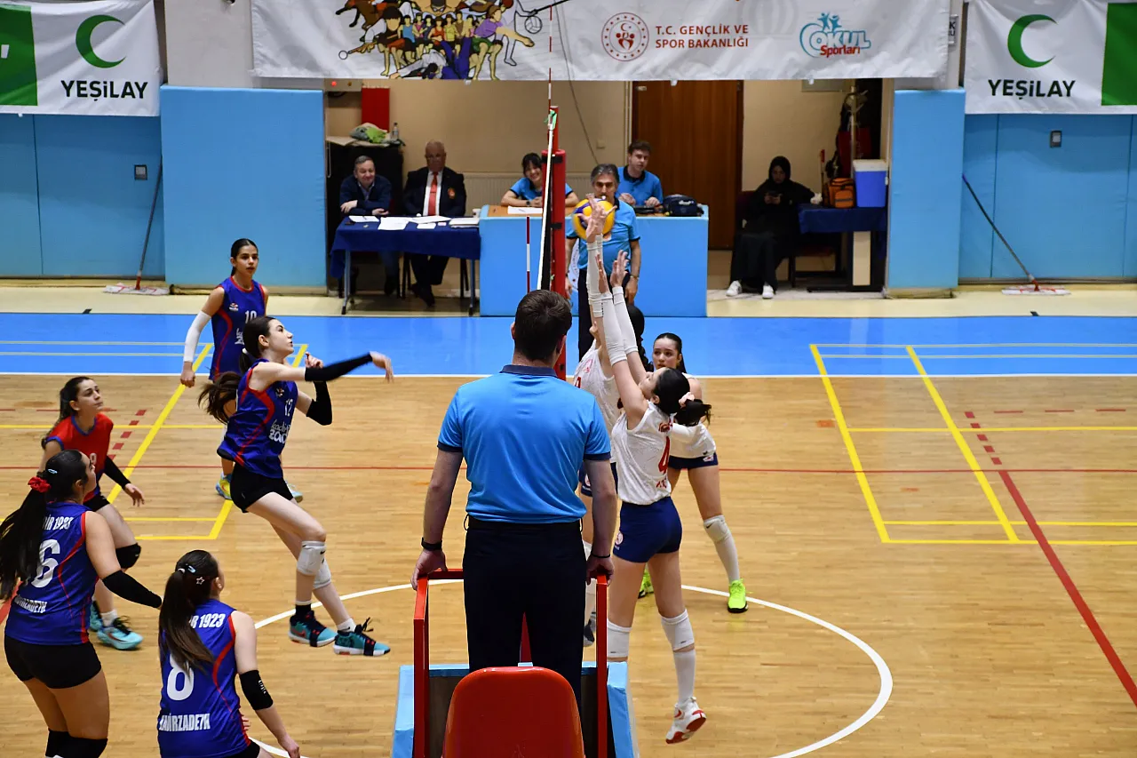 Küçük Kızlar Voleybol Kulüp Müsabakaları Başladı