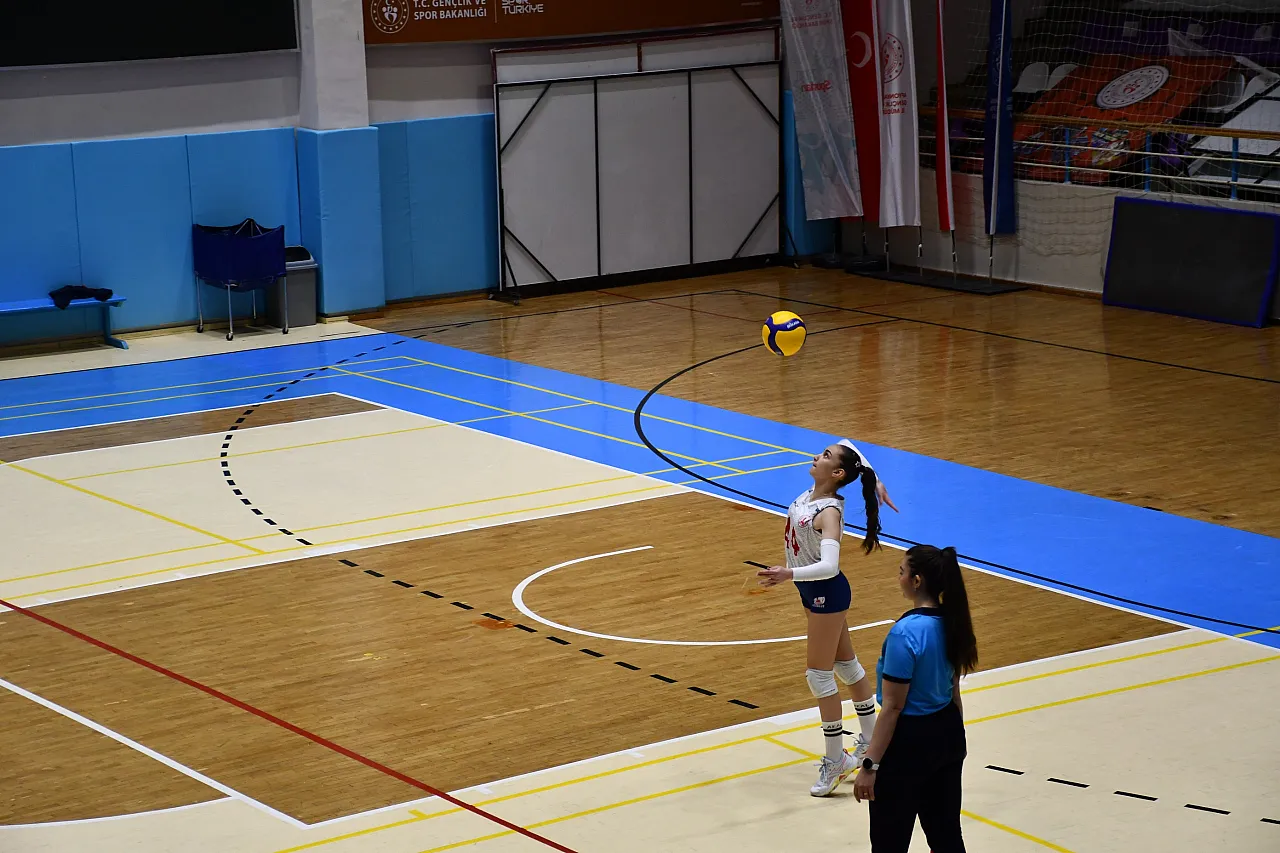 Küçük Kızlar Voleybol Kulüp Müsabakaları Başladı