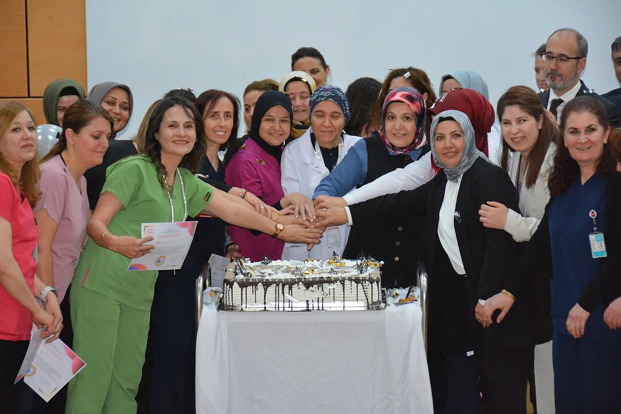 Afyon Devlet Hastanesi Yönetimi Hemşireleri Unutmadı
