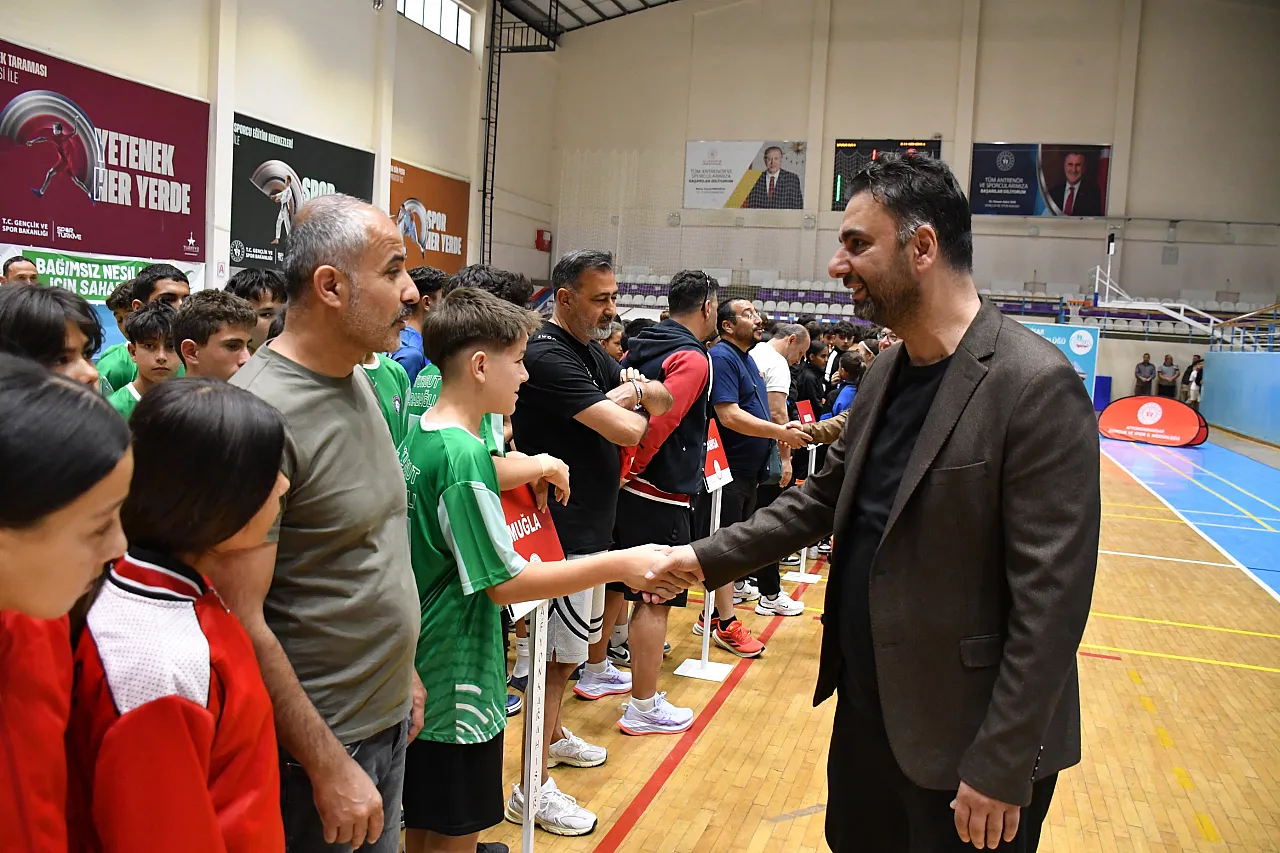 Afyon'da Futsal Yıldızlar Yarı Finaline 240 Sporcu Katılıyor