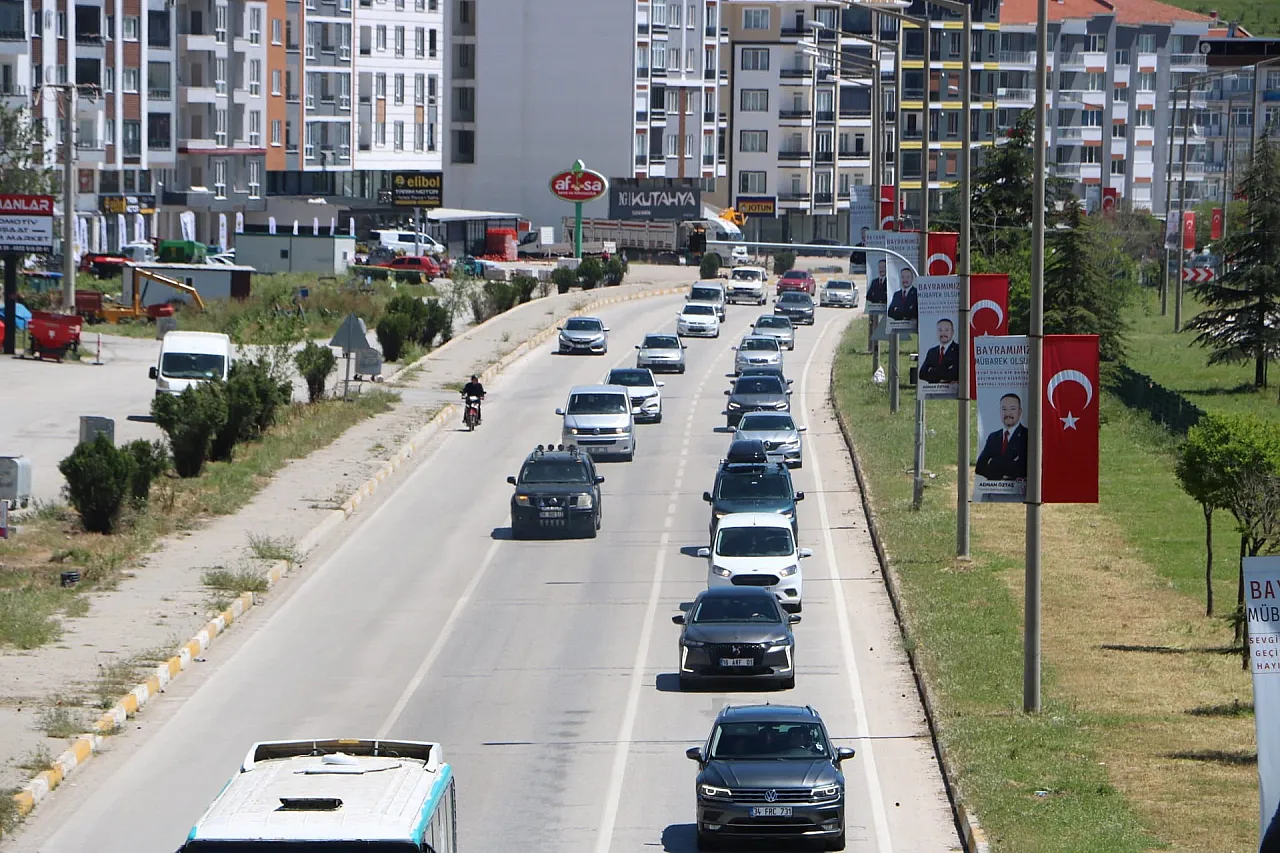Afyonkarahisar-Antalya Yolunda Tatilcilerin Dönüş Yoğunluğu Sürüyor