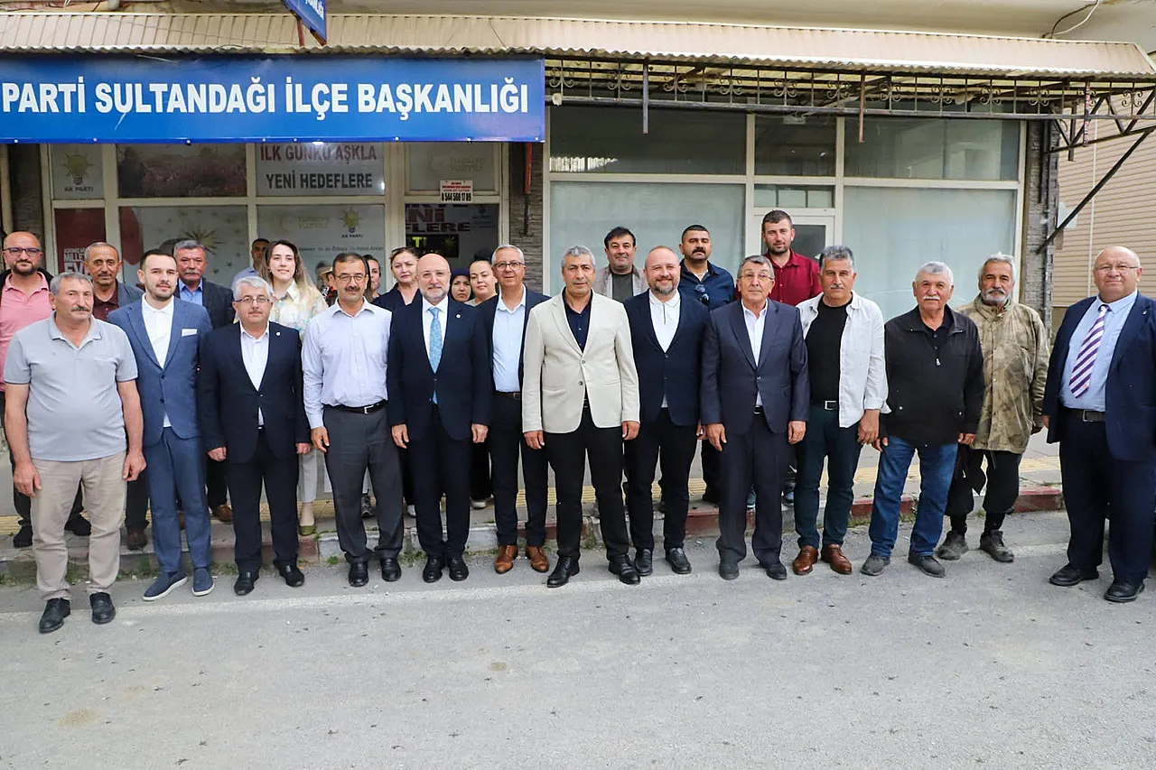 AK Parti 18 İlçede Bayramlaşma Düzenledi