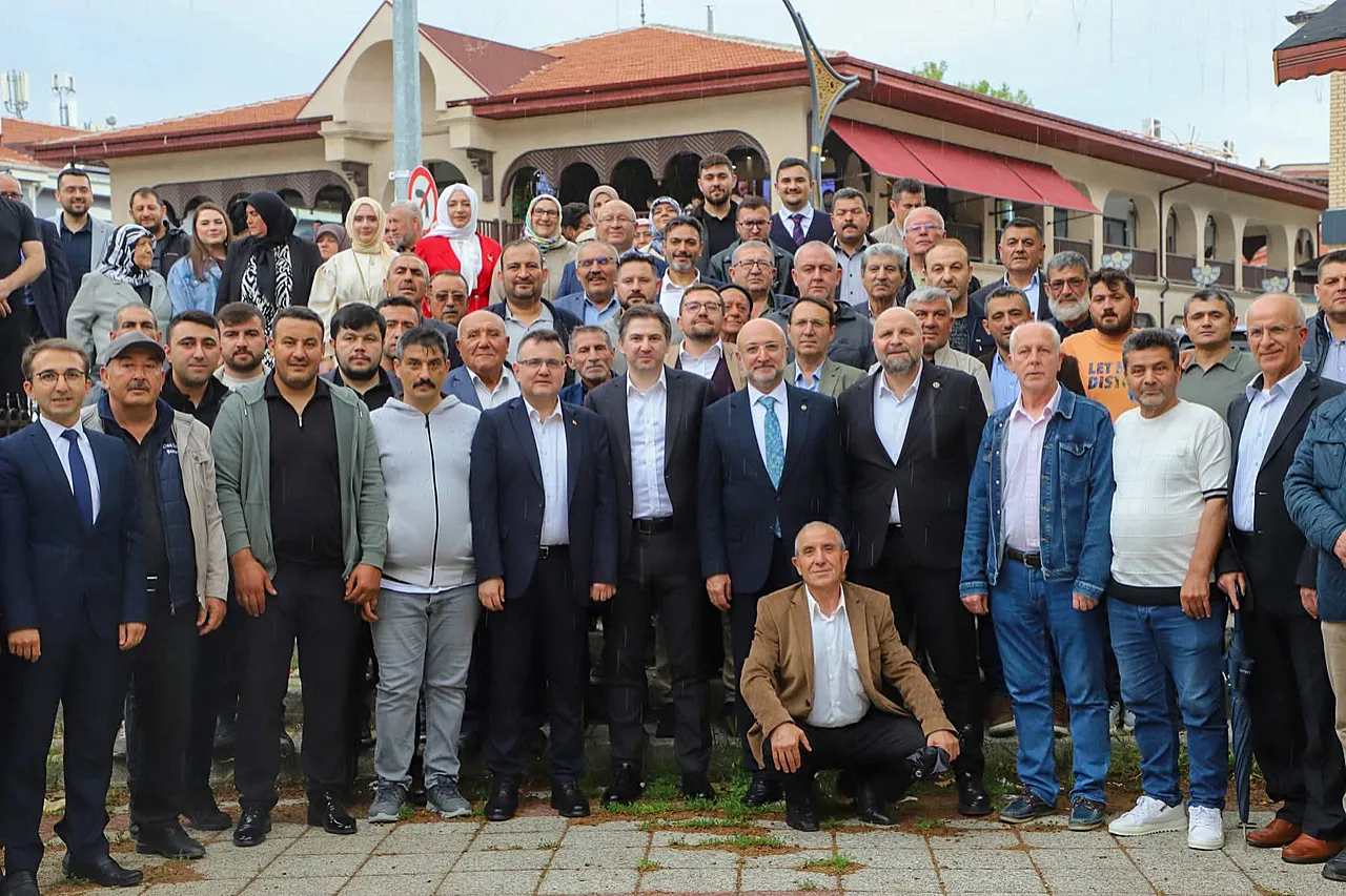AK Parti 18 İlçede Bayramlaşma Düzenledi