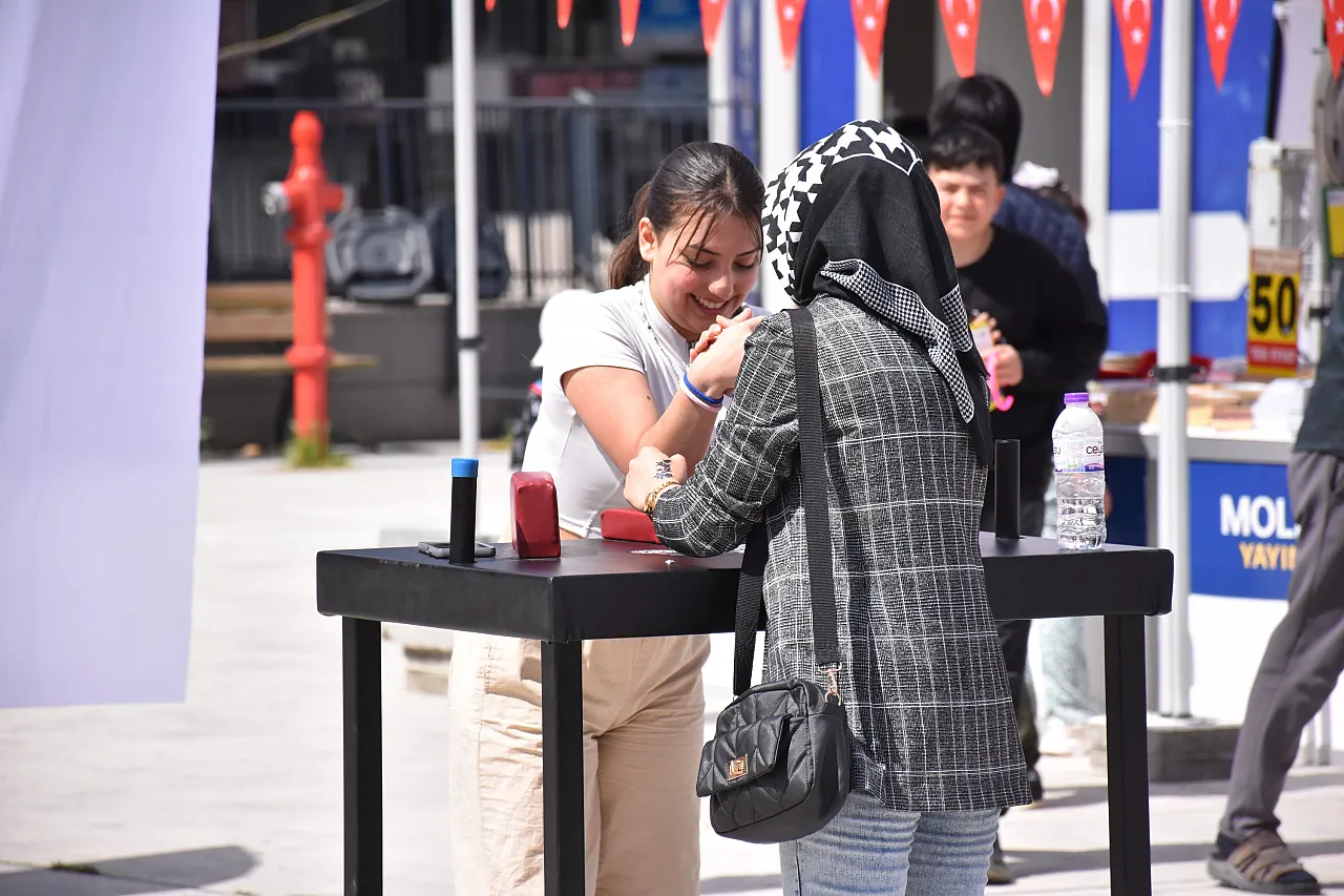 Gençlik Spor Festivali'nde Renkli Görüntüler