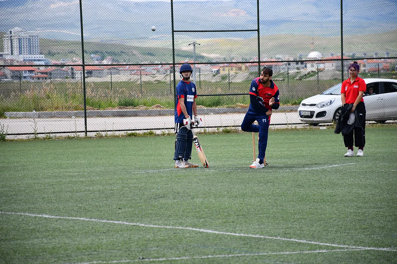 Kriket Büyük Erkekler Şampiyonası'nda 200 Sporcu Yarıştı