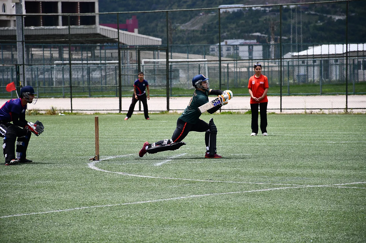 Kriket Büyük Erkekler Şampiyonası'nda 200 Sporcu Yarıştı