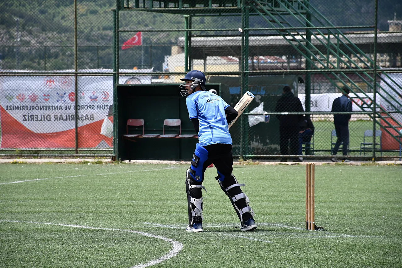 Kriket Büyük Erkekler Şampiyonası'nda 200 Sporcu Yarıştı