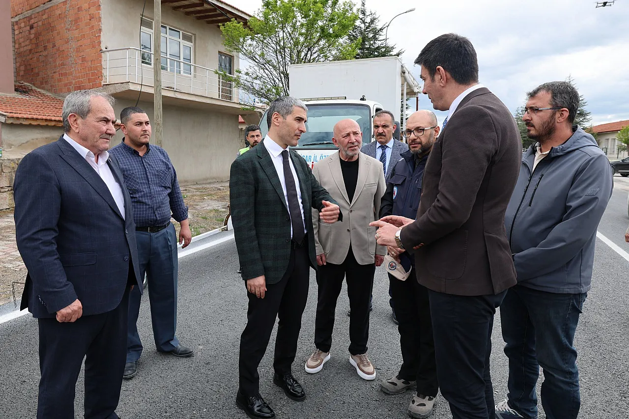 Vali Aktaş, Çevreci Asfalt Serimini İnceledi