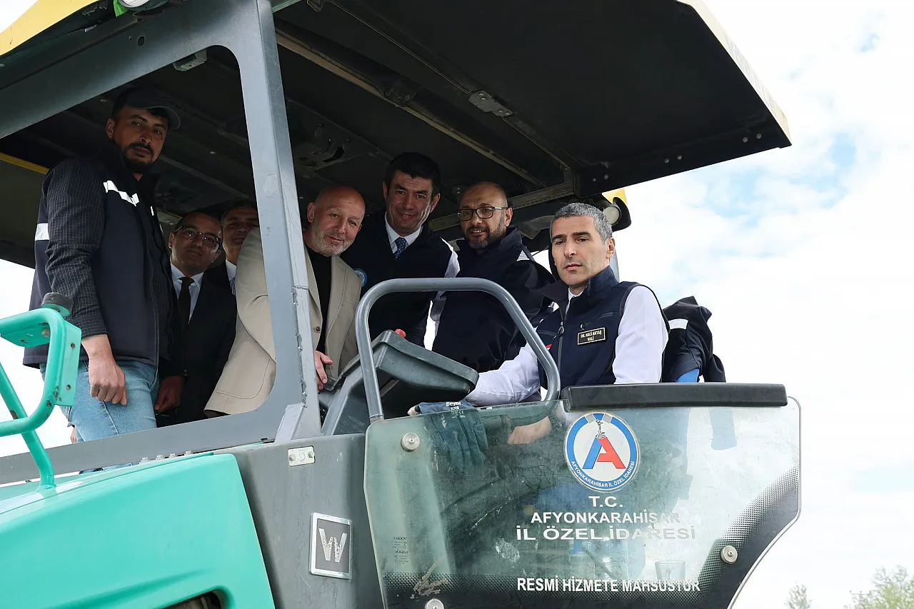 Vali Aktaş, Çevreci Asfalt Serimini İnceledi