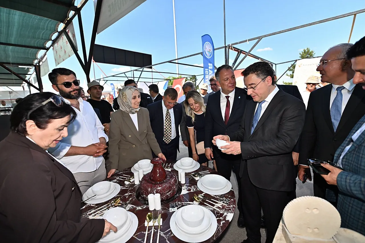 Afyon'un Eniştesi Afyon'da Esnafla Bir Araya Geldi