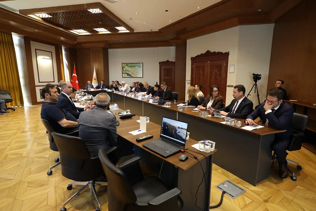Milletvekili Arslan, Okullardaki Olayları İncelemek İçin Sahada